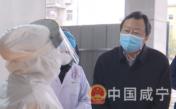 王遠(yuǎn)鶴到赤壁暗訪疫情防控，要求抓細(xì)抓實(shí)見實(shí)效